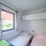 De 3*